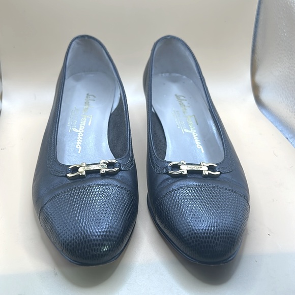 Salvatore Ferragamo Women’s Leather Slip On shoes size 7 in excellent condition - Picture 2 of 6